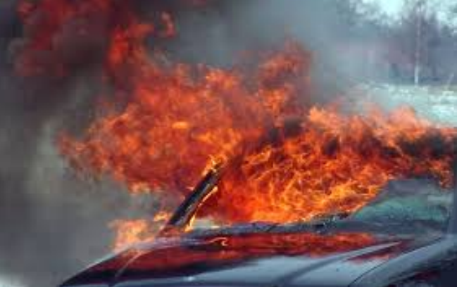 Возгорание легкового автомобиля: быстрая реакция предотвратит трагедию